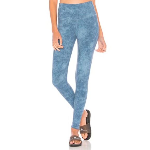 ALO High Waist Airbrush Legging in Denim Acid Wash, Sz S - Picture 1 of 9